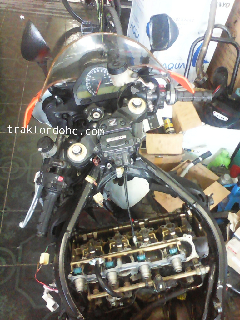 Pengalaman Pertama Menangani Motor Multi Silinder Honda CBR 1000